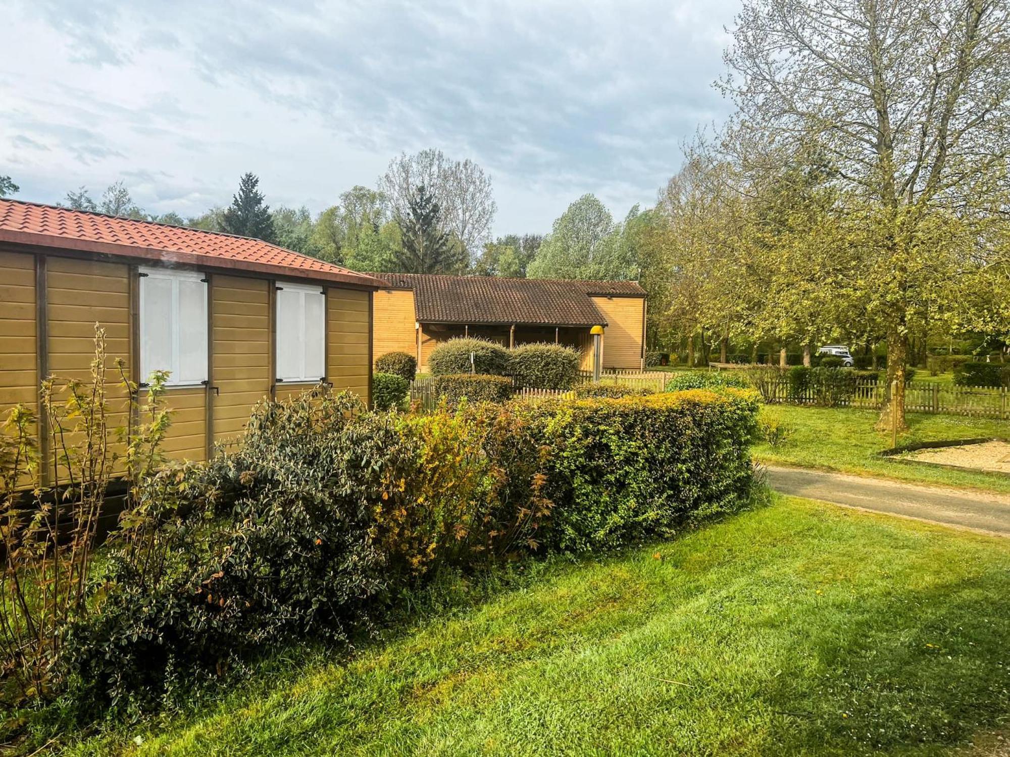 Onlycamp Camping Le Champ D'Ete Reyssouze Exterior photo